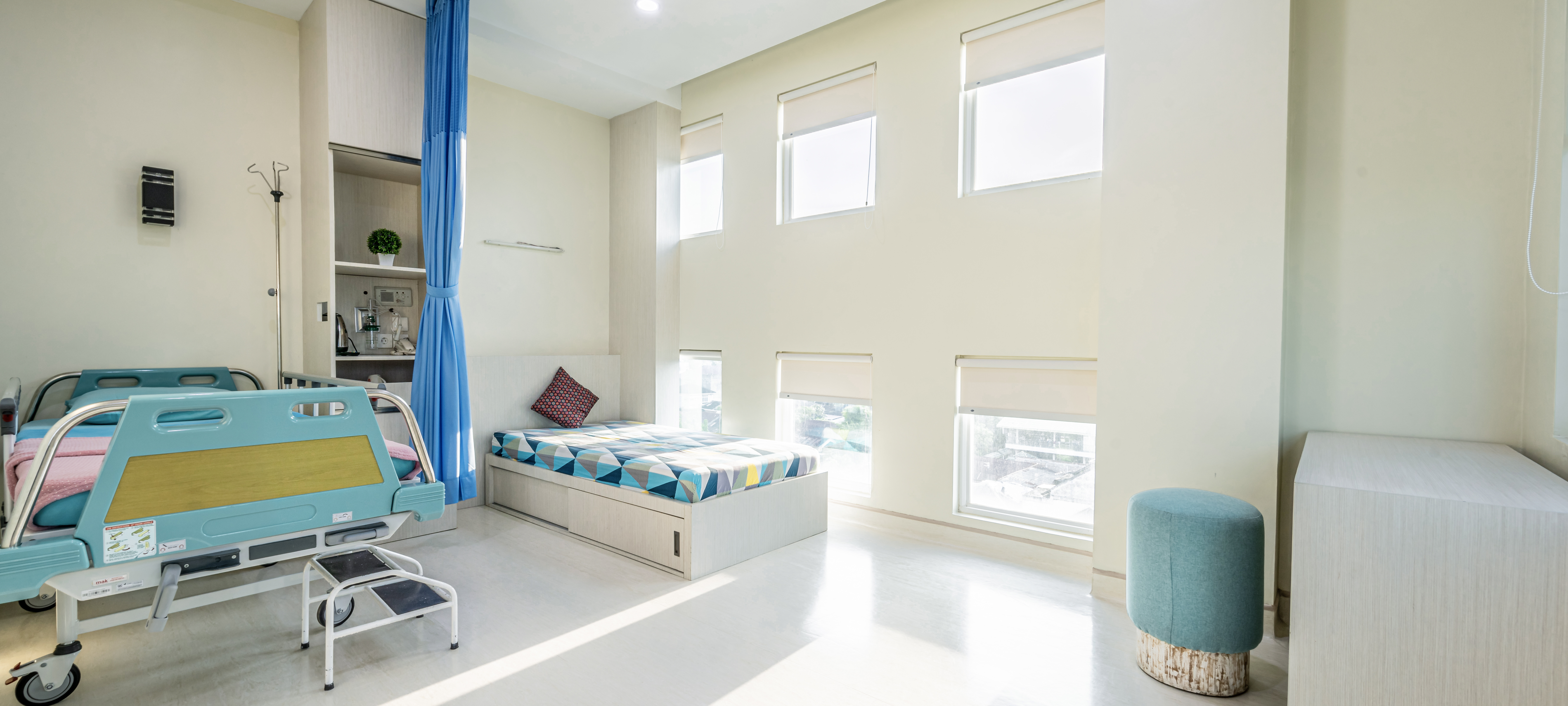 Executive (VIP) room with comfortable bed and modern facilities